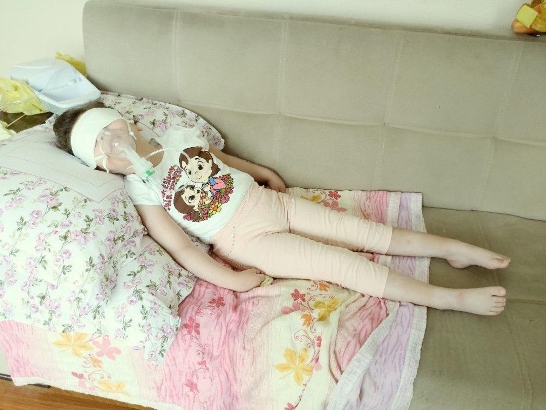 Minik Elanur Zeytin &Ccedil;ekirdeği Y&uuml;z&uuml;nden Yatağa Mahkum Oldu