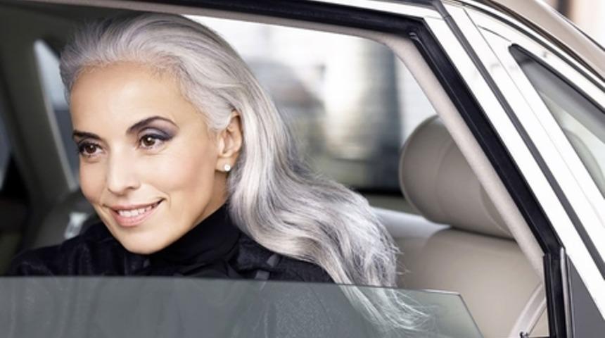 Anneanne Diyenin Dili Kopsun: 59 Yaşındaki S&uuml;permodel 