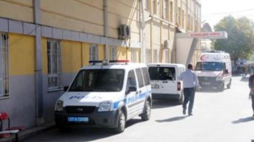 Gaziantep'te Bı&ccedil;aklı Kavga: 1 Yaralı