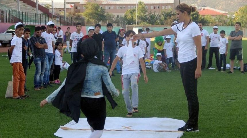 Bing&ouml;ll&uuml; &Ccedil;ocuklar "oyun Karavanı" İle Buluştu