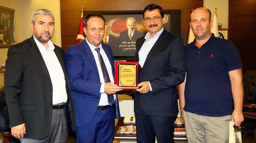 Batı Trakyalı T&uuml;rk Belediye Başkanı, Mustafa Ak&rsquo;ı Ziyaret Etti