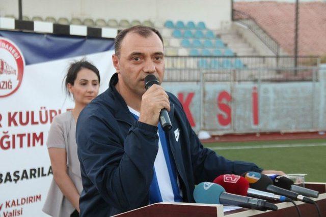 Elazığ’da Amatör Spor Kulüplerine Malzeme Desteği