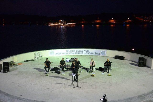 Gölpark Açık Hava Müzik Konseri Verildi