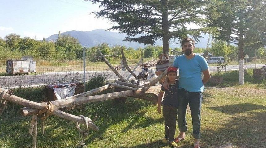 50 Yıllık &rsquo;kağnı Arabaları&rsquo; İle Dekor Edilen İş Yeri İlgi Odağı