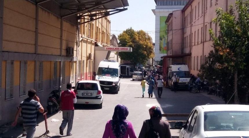 Cezaevi Firarisi Tartıştığı Kişiyi Bı&ccedil;akladı