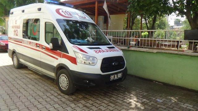 Kadın Paramedik Hem Ambulans Kullanıyor Hem Müdahale Ediyor