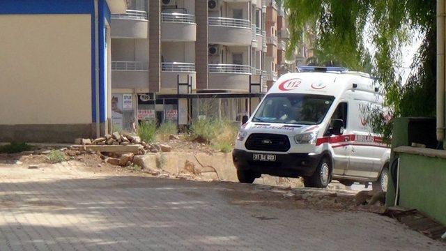 Kadın Paramedik Hem Ambulans Kullanıyor Hem Müdahale Ediyor