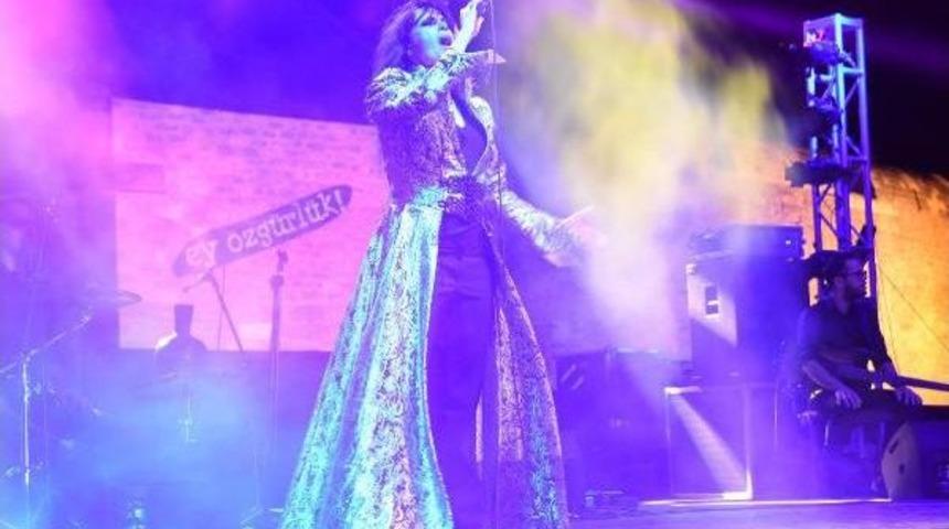 Troia Festivali'nde, Yasmin Levy R&uuml;zgarı