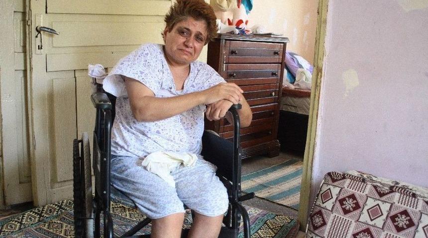 Eşinden Ayrıldı, Fel&ccedil; Oldu, Babası &Ouml;l&uuml;nce Ortada Kaldı