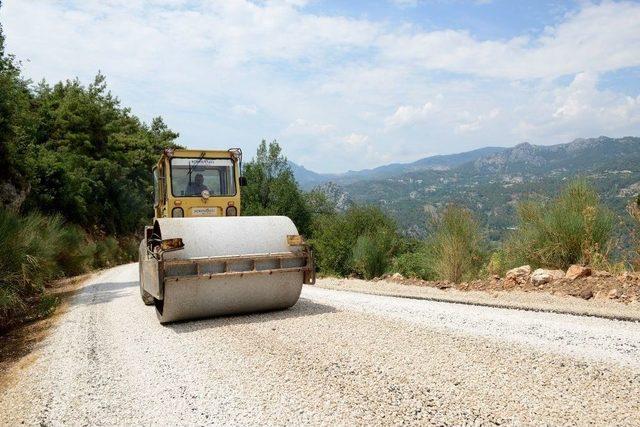 Konyaaltı Belediyesi’nden Yayla Yoluna Asfalt