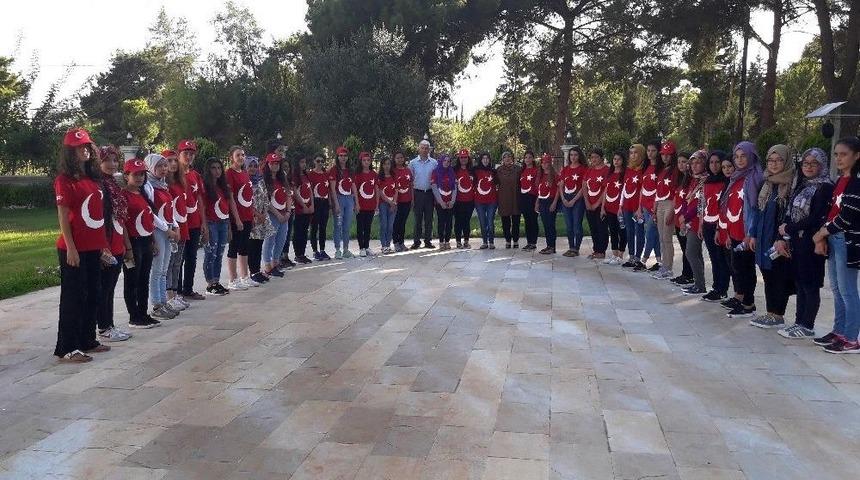 Kız &Ouml;ğrenciler 15 Temmuz Diriliş Gen&ccedil;lik Kampında Buluştu
