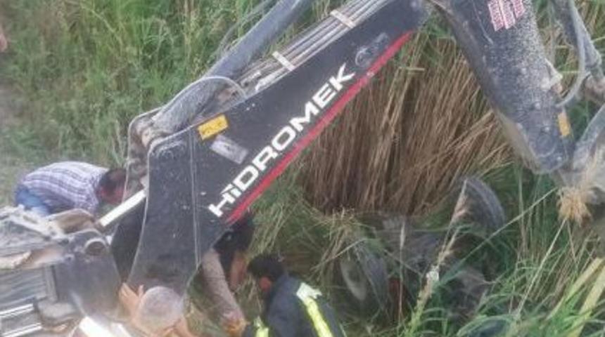 Devrilen Trakt&ouml;r&uuml;n Altında Kalarak &Ouml;ld&uuml;