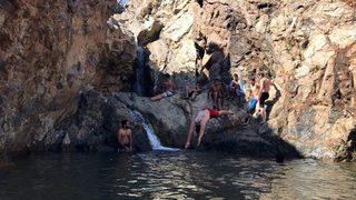 Sıcaktan Bunalan Gençler, Alakacaya Şelalesinde Serinliyor