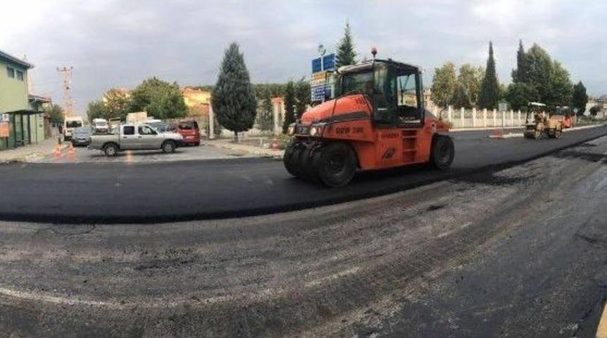 Arifiye’de Asfalt Serim Çalışmaları Sürüyor