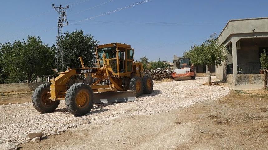 İl&ccedil;e Merkezine 80 Kilometre Uzaklıktaki Mahallelere De Yol G&ouml;t&uuml;r&uuml;l&uuml;yor