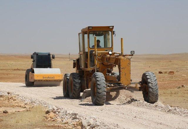 İlçe Merkezine 80 Kilometre Uzaklıktaki Mahallelere De Yol Götürülüyor