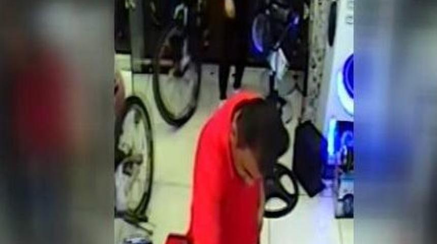 Hırsızın Rahatlığı &lsquo;pes&rsquo; Dedirtti