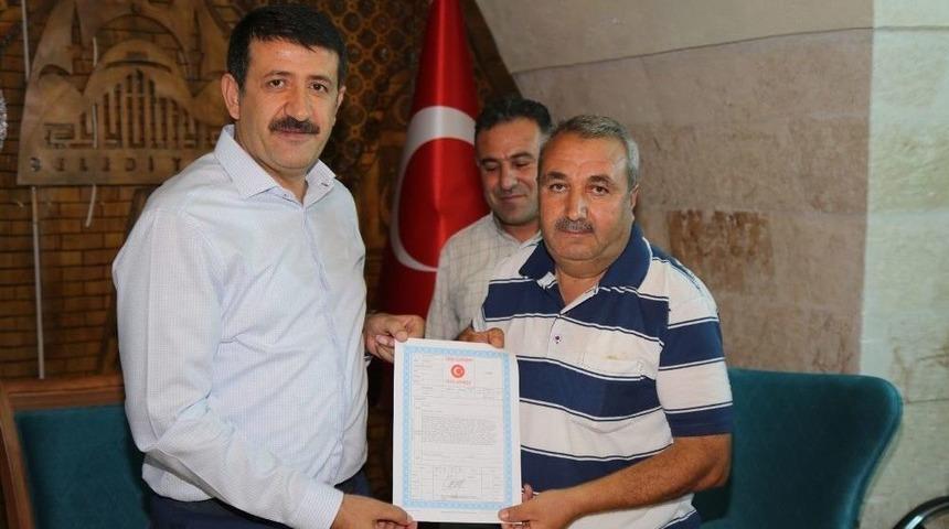 Eyyübiye’nin 2 Mahallesinde Daha Tapu Sevinci