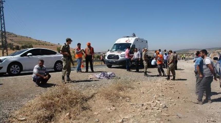 Gaziantep'te Otomobilin &Ccedil;arptığı Gen&ccedil; Kız &Ouml;ld&uuml;