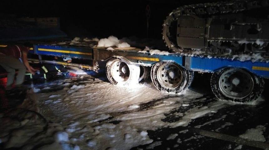 Tırda &Ccedil;ıkan Yangın Paniğe Neden Oldu