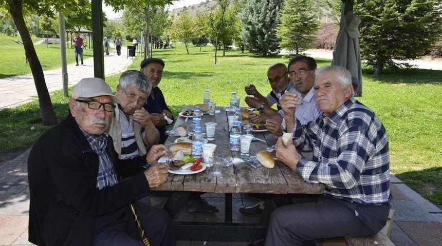 Sağlıklı Yaşlılar Piknikte Buluştu