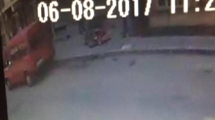 Boğarak &Ouml;ld&uuml;rd&uuml;ğ&uuml; Kayınvalidesini Halıya Sarıp Taşıdı. Yolda G&ouml;rd&uuml;ğ&uuml; Kişiye De Taşıttı