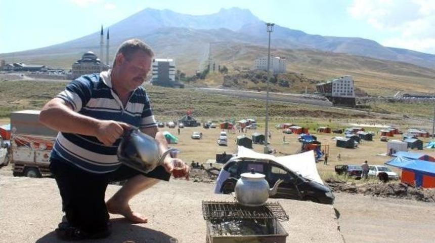 Erciyes&rsquo;Te &Ccedil;adırlı- &Ccedil;aylı Yayla Keyfi