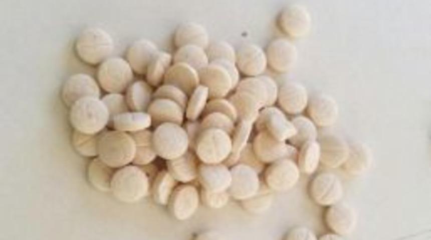 Otomobilde 104 Uyuşturucu Hap Ele Ge&ccedil;irildi