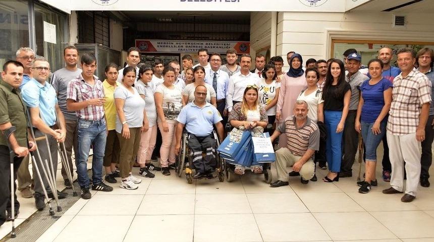 Mersin B&uuml;y&uuml;kşehir Belediyesi&rsquo;nden Engelli Sporculara Malzeme Yardımı