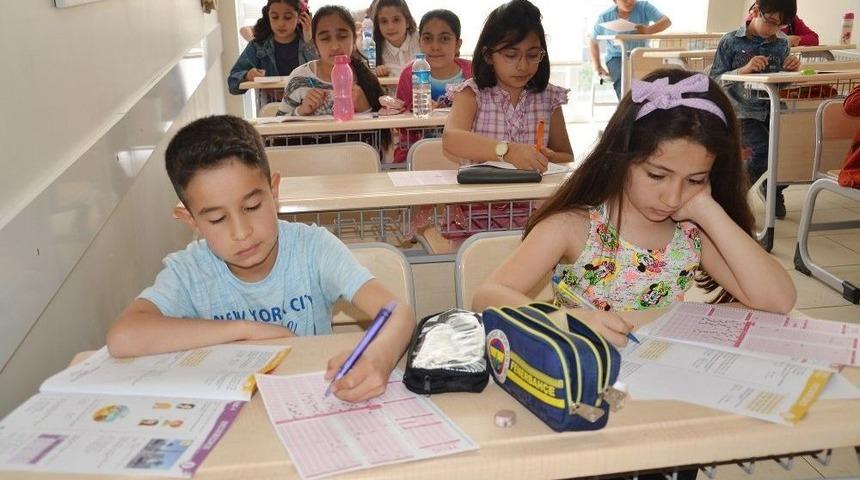 Semt Konaklarında Sınavlara Hazırlanan 68 &Ouml;ğrenci Burs Kazandı