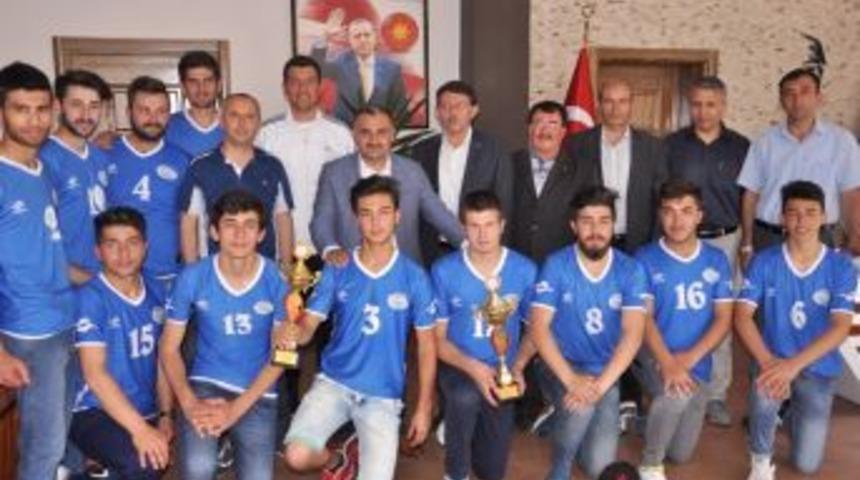 Başkan Cabbar: &ldquo;voleybol Takımlarımız Daha Başarılı Olacak&rdquo;