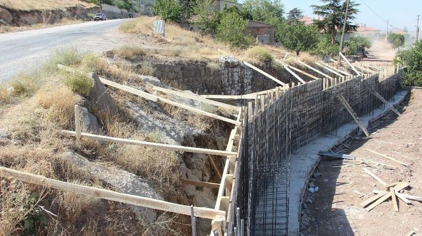 Yüz Evler Mahallesinde Park Zemin Ve İstinat Duvarı Çalışması