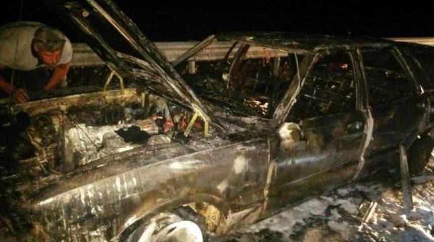 Hareket Halinde Yanan Ara&ccedil; K&uuml;le D&ouml;nd&uuml;