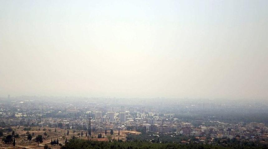 Antalya&rsquo;da Nemli Hava Zor Anlar Yaşattı