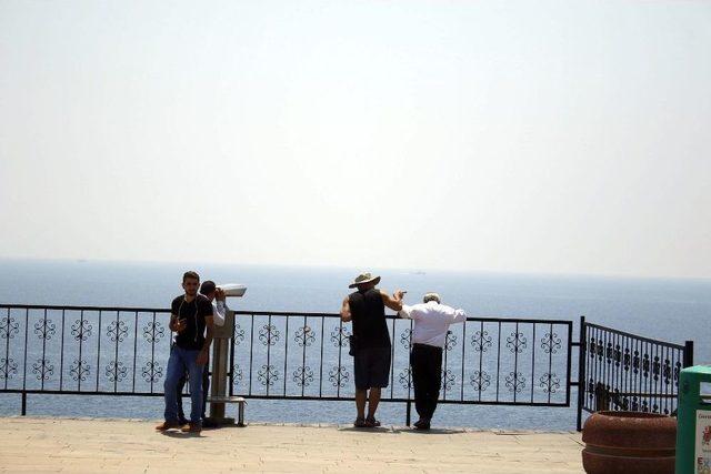 Antalya’da Nemli Hava Zor Anlar Yaşattı