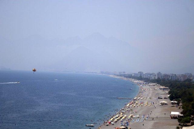 Antalya’da Nemli Hava Zor Anlar Yaşattı