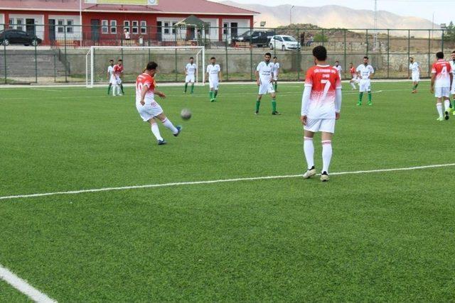 Çaldıran’da 15 Temmuz Zaferi Esnaflar Arası Futbol Turnuvası