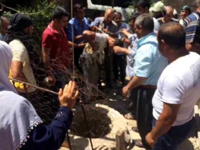 Su Kuyusuna Düşen Baba- Oğulu Itfaiye Kurtardı