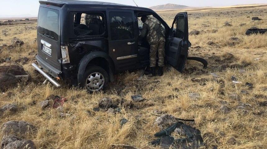 Hafif Ticari Ara&ccedil; Kaza Yaptı: 1 Yaralı