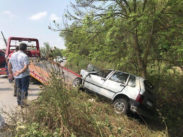 Sakarya’da Otomobil Su Kanalına Devrildi: 4 Yaralı