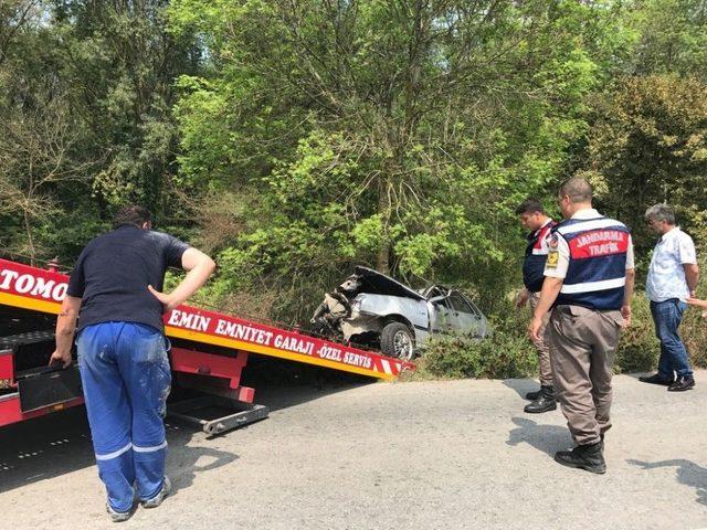 Sakarya’da Otomobil Su Kanalına Devrildi: 4 Yaralı