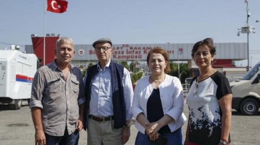 Tgc Cumhuriyet Gazetesi Davası'nda Tutuklu 4 Ismi Ziyaret Etti