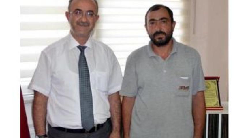 &Ccedil;&ouml;pte Bulduğu 48 Bin 900 Lirayı Sahibine Teslim Etti