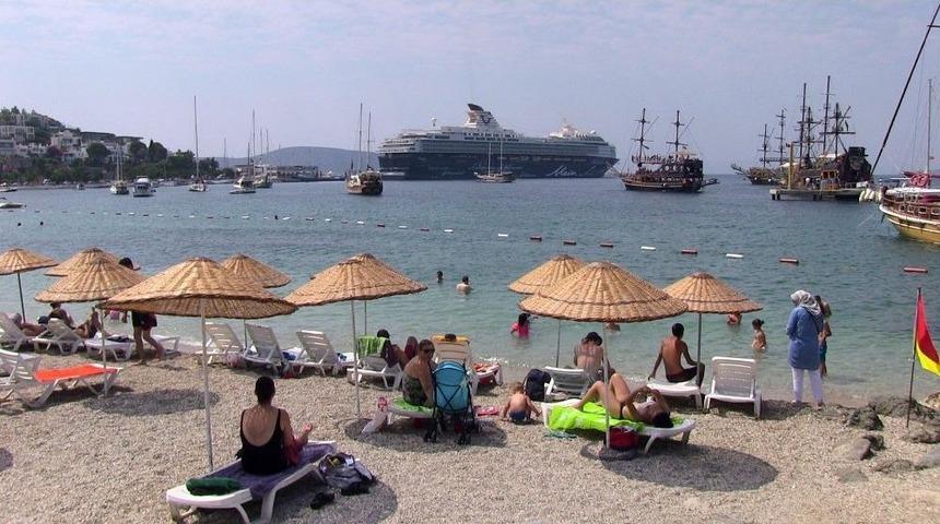 Gemiden İnen 3 Bin Turist Bodrum&rsquo; Hareketlendirdi