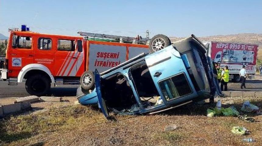 Suşehri'nde Piknik D&ouml;n&uuml;ş&uuml; Kaza: 5 Yaralı