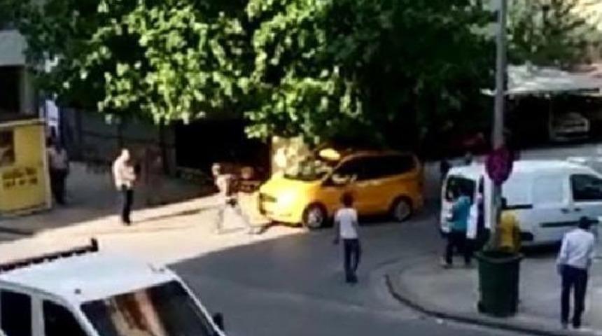 Boşanmak &Uuml;zere Olduğu Eşinin Erkek Arkadaşını Bı&ccedil;akladı