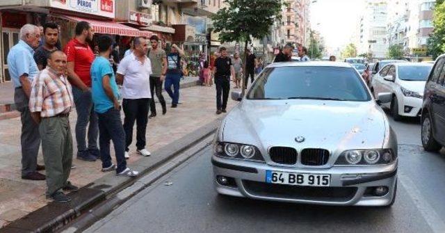 Boşanmak Üzere Olduğu Eşinin Erkek Arkadaşını Bıçakladı