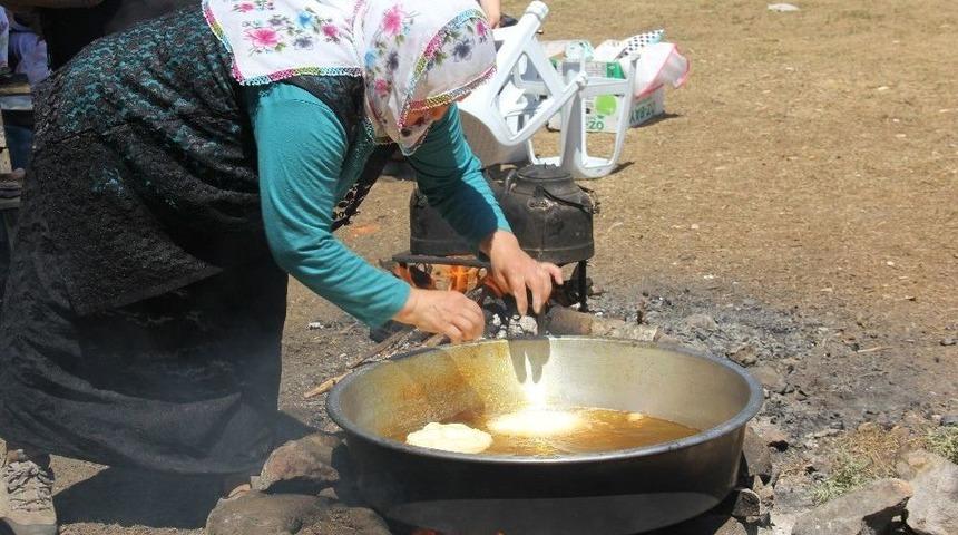 1800 Rakımlı Papart Yaylası’nda Şenlik Düzenlendi