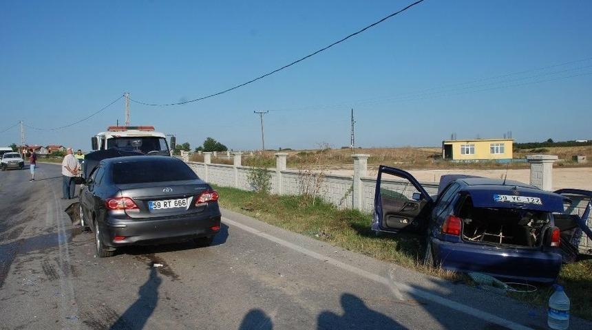 Tekirdağ’da İki Otomobil Çarpıştı: 4 Yaralı