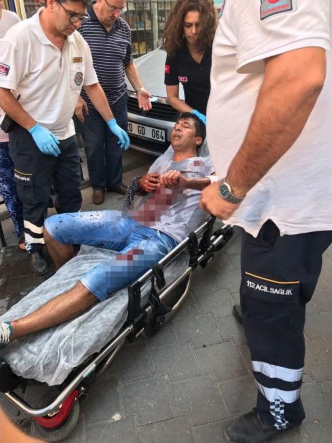 Boşanmak &Uuml;zere Olan Eşinin Erkek Arkadaşını Bı&ccedil;akladı